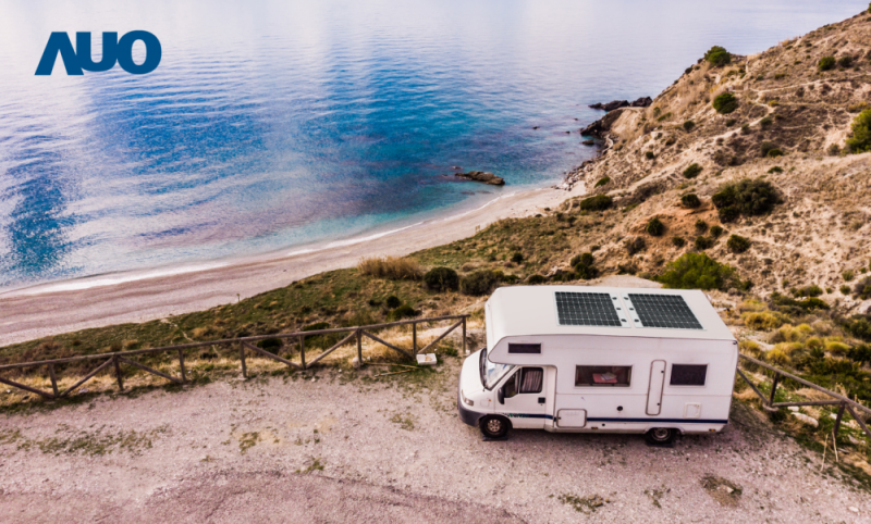 「可撓輕量化太陽光電板SunCurva」使用輕量特殊耐候型複合板取代傳統太陽能板的玻璃前板，不僅降低70%重量，每米平方僅3Kg；具有抗衝擊性能及通過電磁相容性測試，可應用於交通運輸工具，如露營車、遊艇等